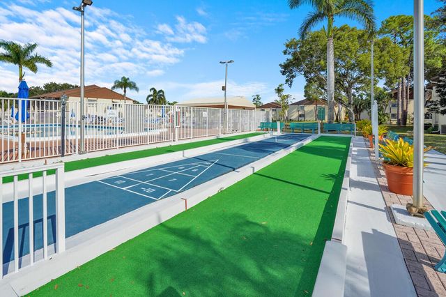 142 Lake Pine Circle B-1, Greenacres, FL 33463