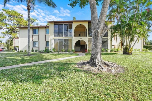142 Lake Pine Circle B-1, Greenacres, FL 33463