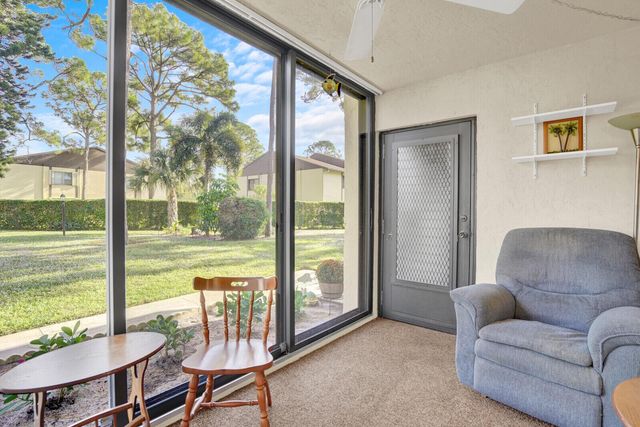 142 Lake Pine Circle B-1, Greenacres, FL 33463