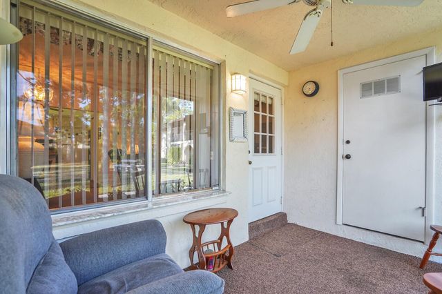 142 Lake Pine Circle B-1, Greenacres, FL 33463