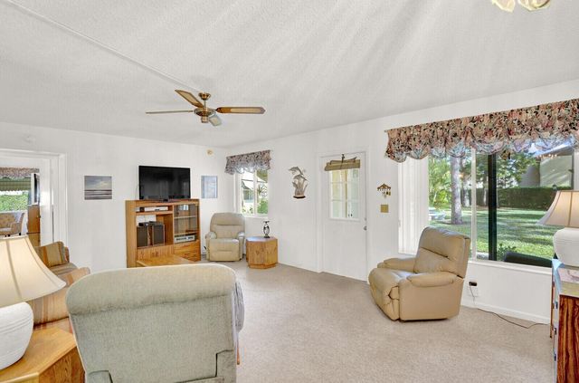 142 Lake Pine Circle B-1, Greenacres, FL 33463