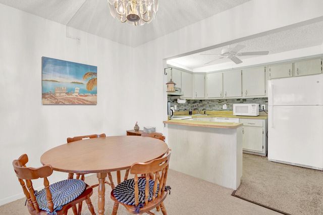 142 Lake Pine Circle B-1, Greenacres, FL 33463