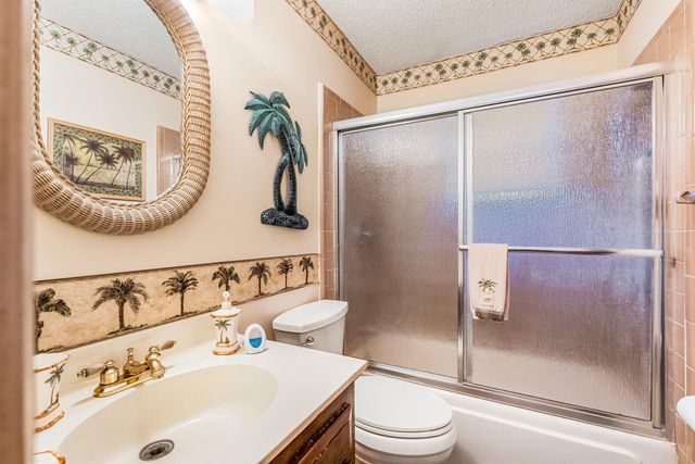 4153 1st Street SW, Vero Beach, FL 32968
