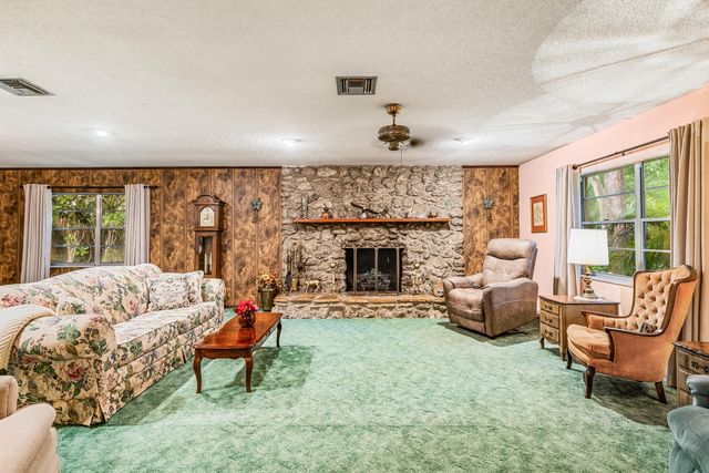 4153 1st Street SW, Vero Beach, FL 32968