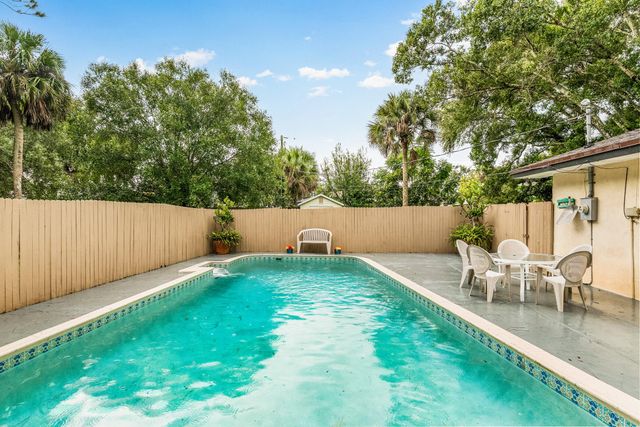 4153 1st Street SW, Vero Beach, FL 32968