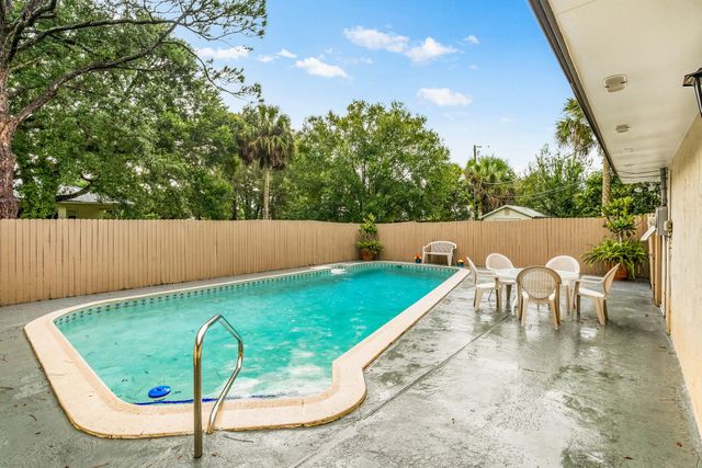 4153 1st Street SW, Vero Beach, FL 32968