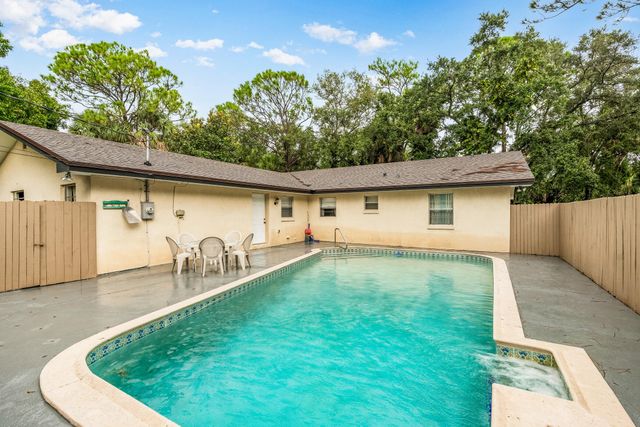 4153 1st Street SW, Vero Beach, FL 32968