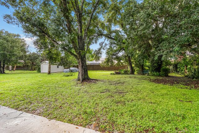 4153 1st Street SW, Vero Beach, FL 32968