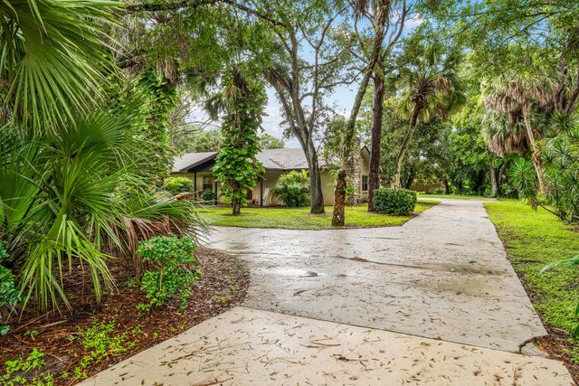 4153 1st Street SW, Vero Beach, FL 32968