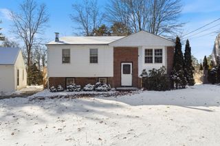 1 Lakeshore Drive, Seabrook, NH 03874