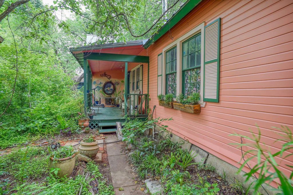 1905 Main ST, Bastrop, TX 78602