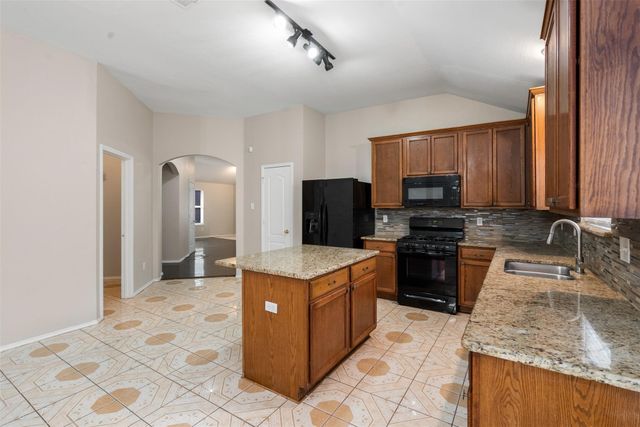 648 Tabasco Trail, Arlington, TX 76002