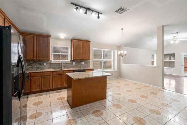 648 Tabasco Trail, Arlington, TX 76002