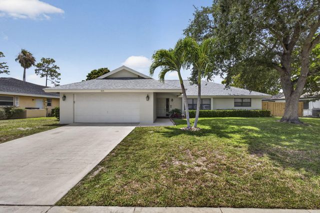 559 Azure Avenue, Wellington, FL 33414