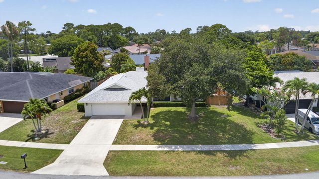 559 Azure Avenue, Wellington, FL 33414