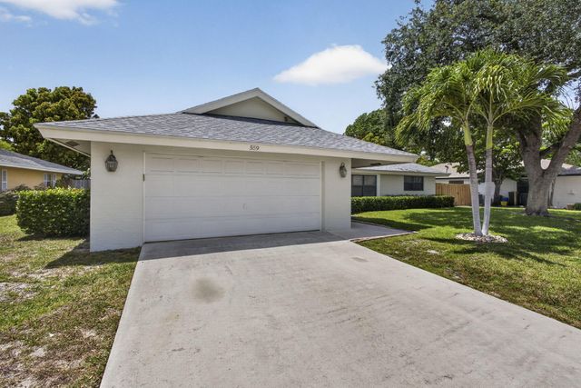 559 Azure Avenue, Wellington, FL 33414
