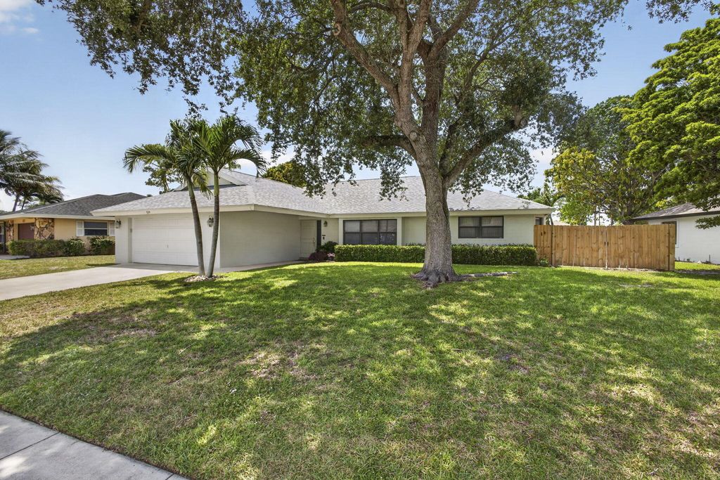 559 Azure Avenue, Wellington, FL 33414