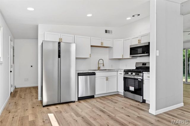 8445 Bayberry Drive, Berkeley, MO 63134