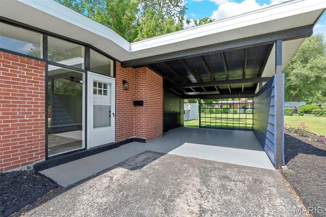 8445 Bayberry Drive, Berkeley, MO 63134
