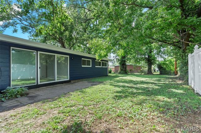 8445 Bayberry Drive, Berkeley, MO 63134
