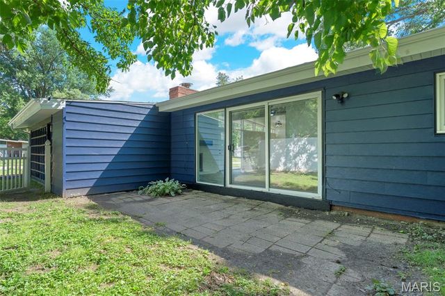 8445 Bayberry Drive, Berkeley, MO 63134