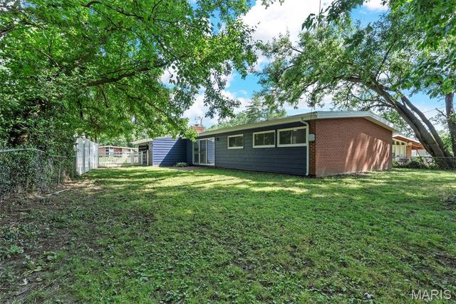 8445 Bayberry Drive, Berkeley, MO 63134