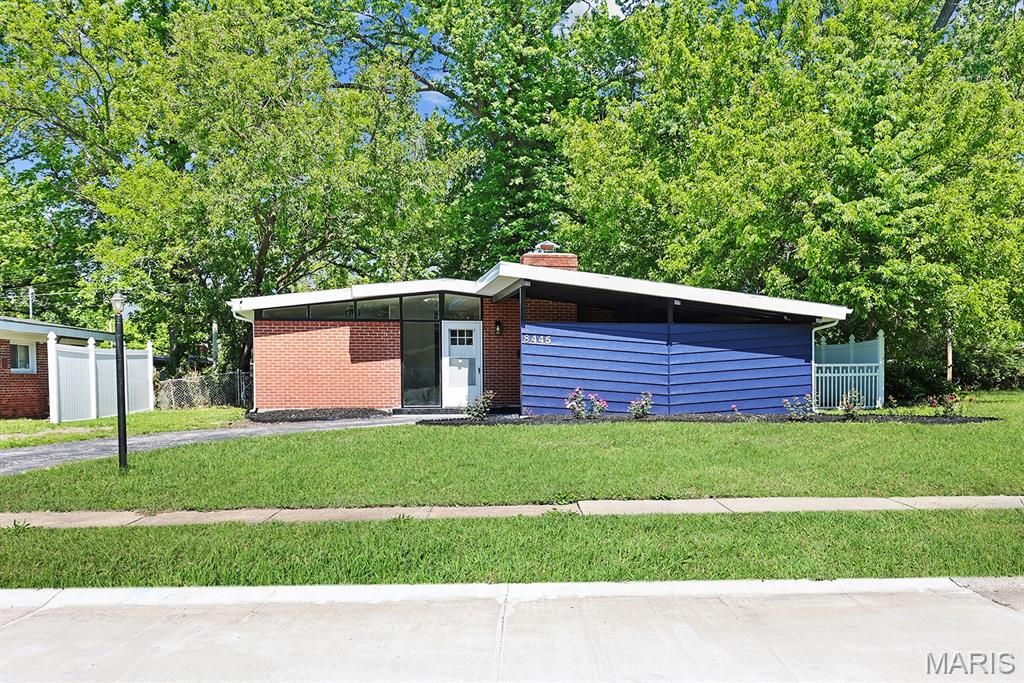 8445 Bayberry Drive, Berkeley, MO 63134