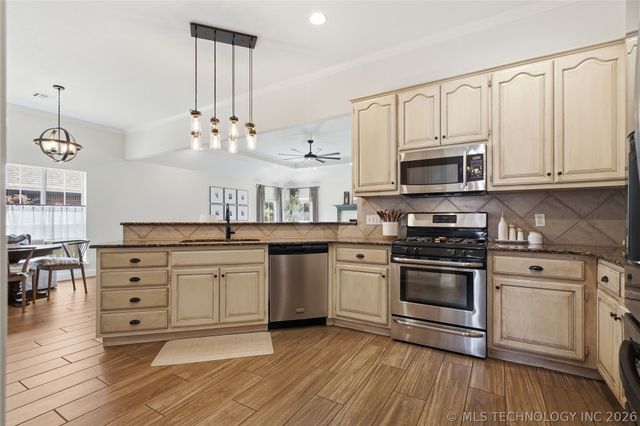 404 N Eucalyptus Avenue, Broken Arrow, OK 74012