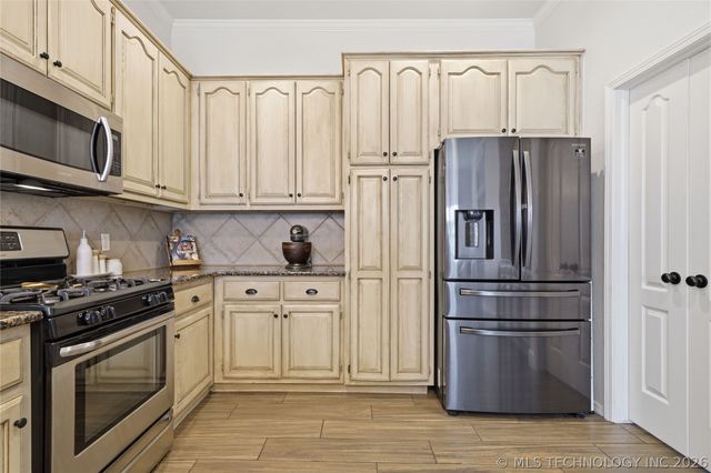 404 N Eucalyptus Avenue, Broken Arrow, OK 74012