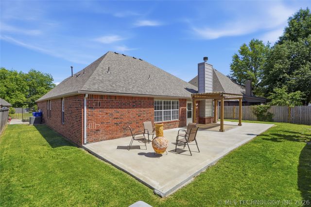 404 N Eucalyptus Avenue, Broken Arrow, OK 74012