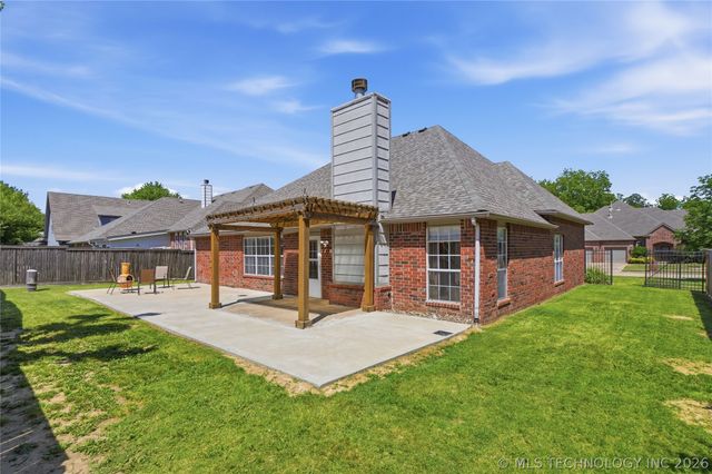 404 N Eucalyptus Avenue, Broken Arrow, OK 74012