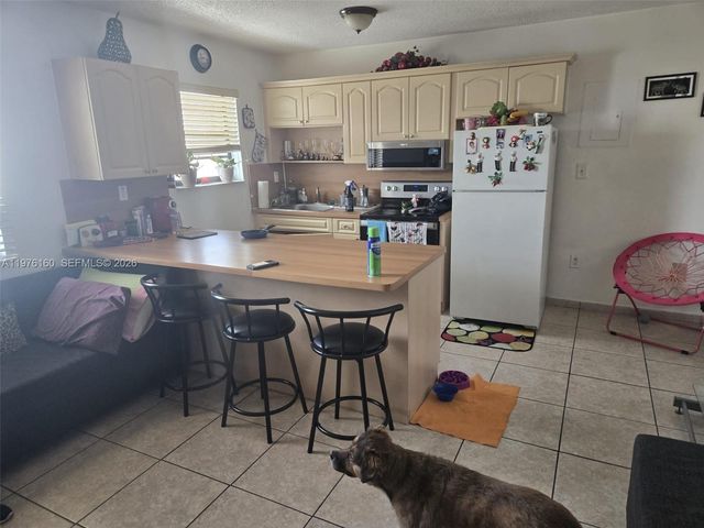 1185 W 27th St, Hialeah, FL 33010