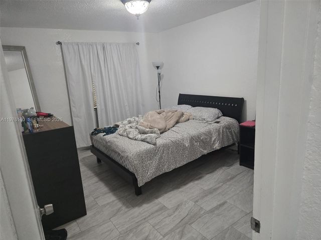 1185 W 27th St, Hialeah, FL 33010