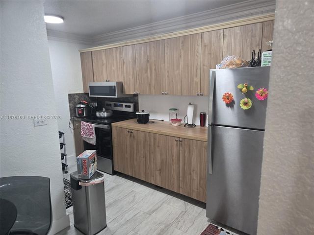 1185 W 27th St, Hialeah, FL 33010