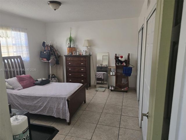 1185 W 27th St, Hialeah, FL 33010