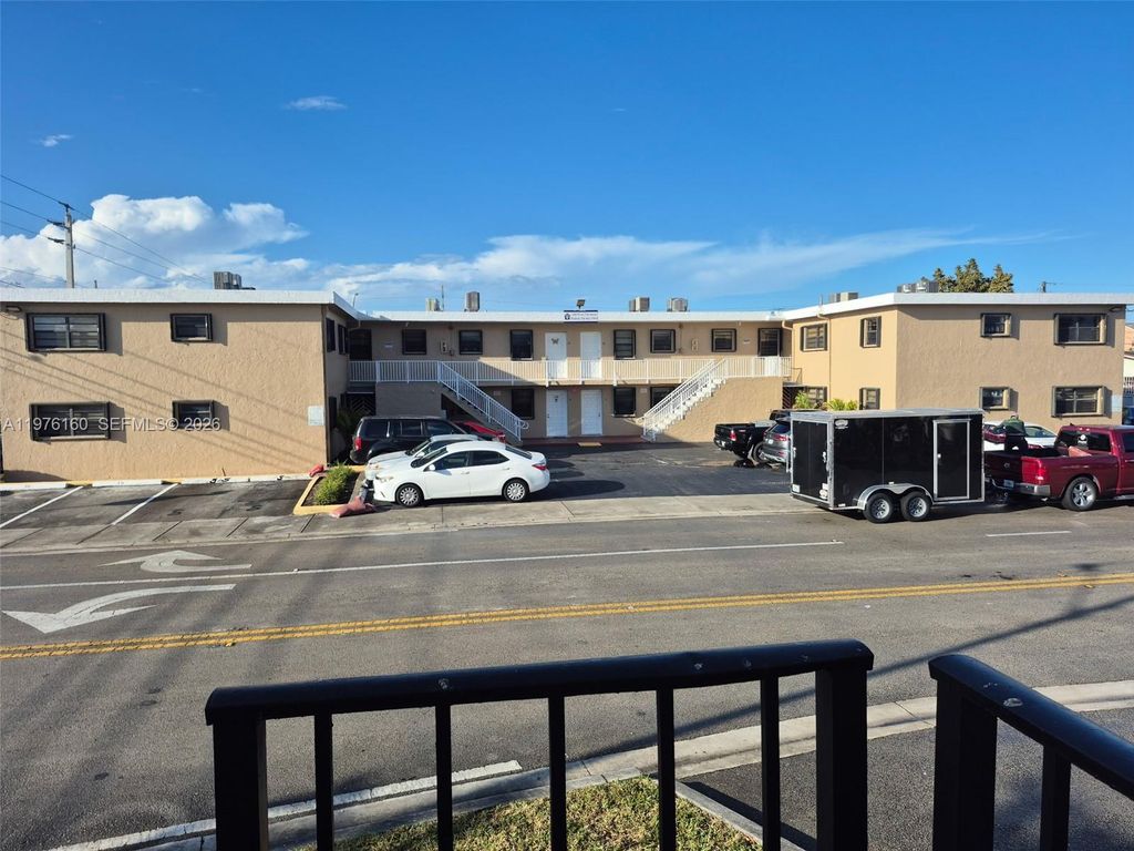 1185 W 27th St, Hialeah, FL 33010