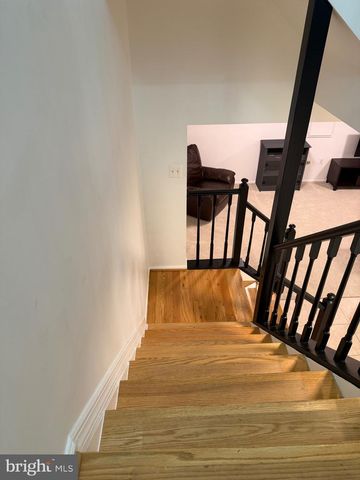 27 LYNDHURST CT, Sterling, VA 20165
