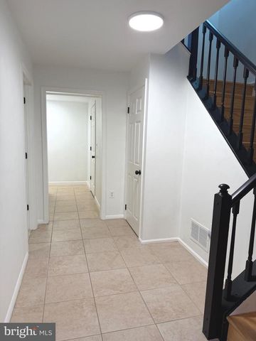 27 LYNDHURST CT, Sterling, VA 20165