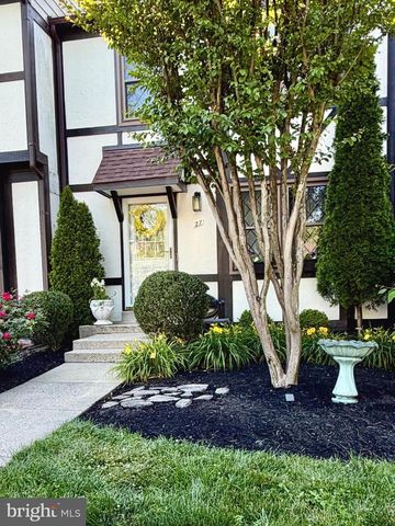 27 LYNDHURST CT, Sterling, VA 20165