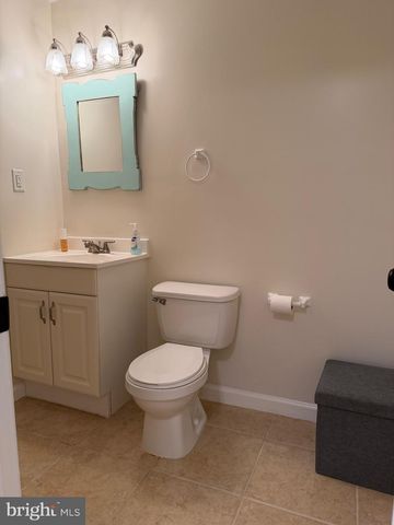 27 LYNDHURST CT, Sterling, VA 20165
