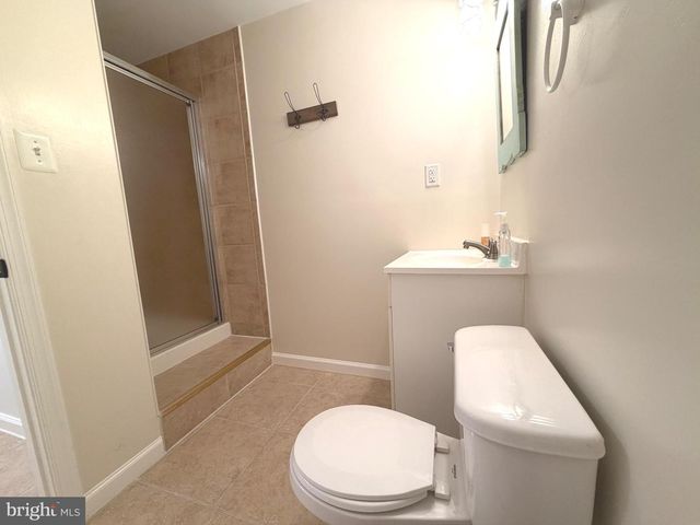 27 LYNDHURST CT, Sterling, VA 20165