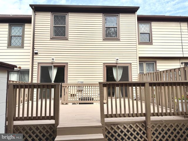 27 LYNDHURST CT, Sterling, VA 20165