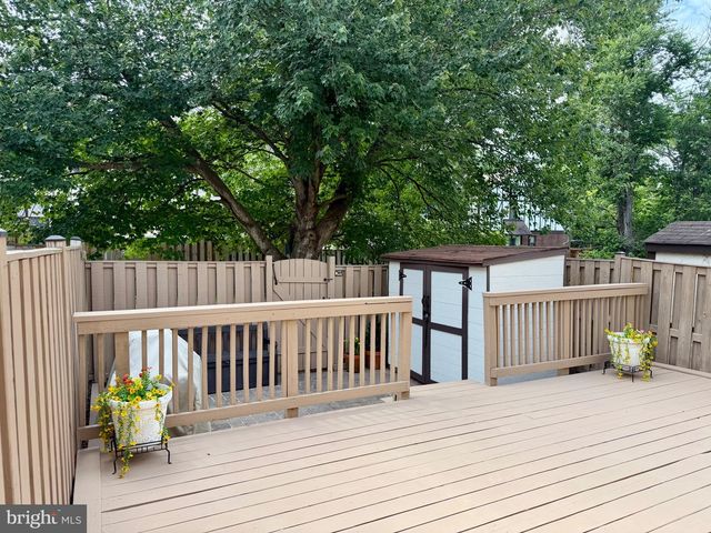 27 LYNDHURST CT, Sterling, VA 20165