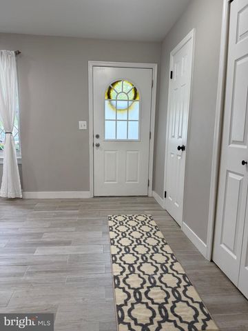 27 LYNDHURST CT, Sterling, VA 20165