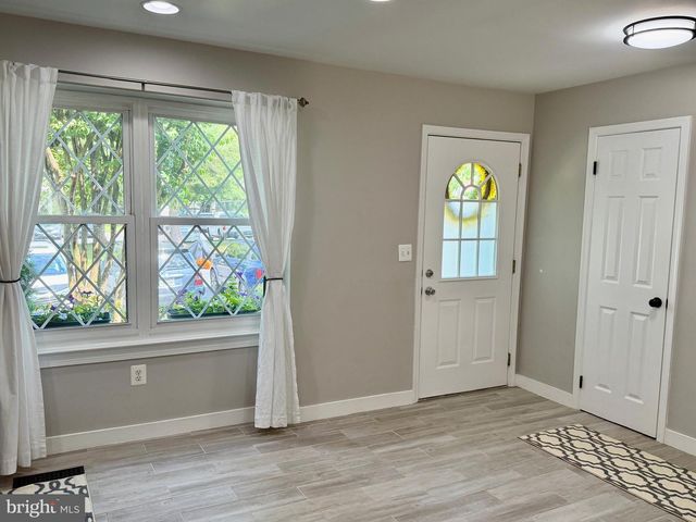 27 LYNDHURST CT, Sterling, VA 20165