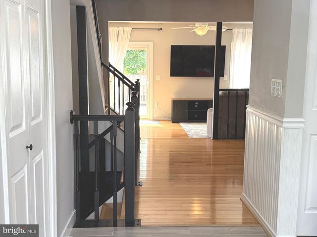 27 LYNDHURST CT, Sterling, VA 20165