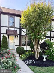 27 LYNDHURST CT, Sterling, VA 20165