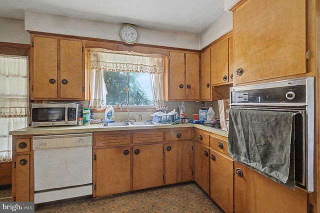 2232 PENNINGTON RD, Trenton, NJ 08638