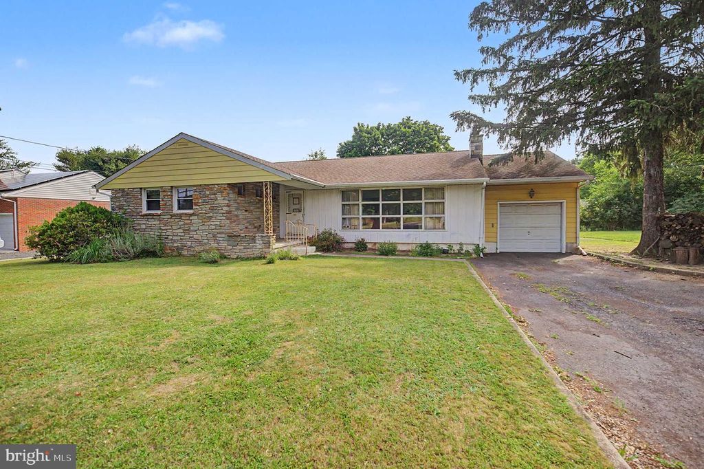 2232 PENNINGTON RD, Trenton, NJ 08638