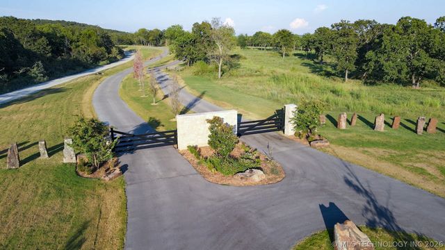 10 Pebble Ridge Road, Eufaula, OK 74432